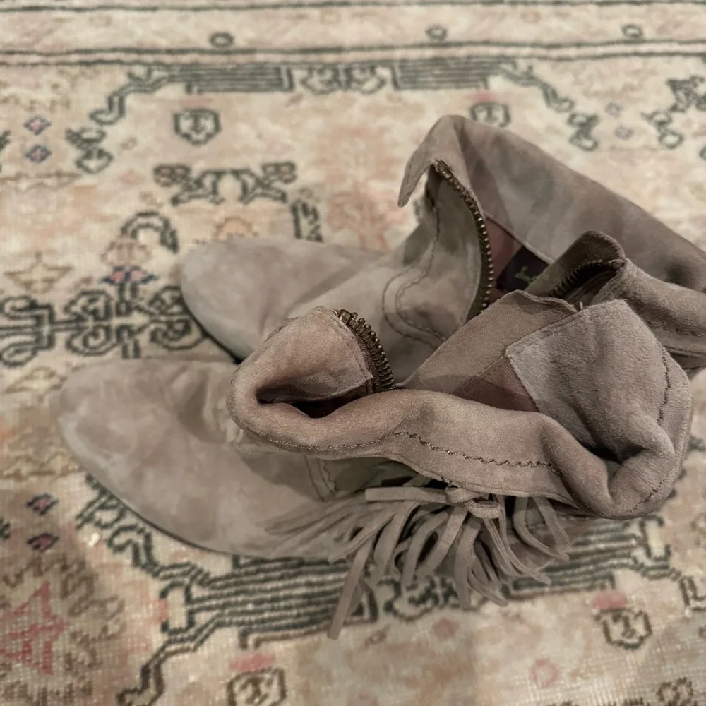 Sam Edelman Louie Fringe Booties in suede in gray taupe | Size 6.5